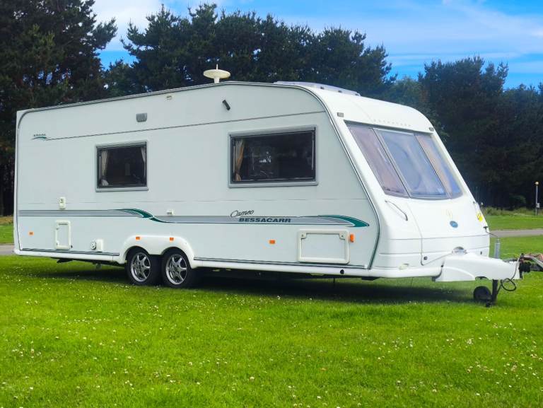 2004 Bessacarr 550GL Twin Axle Touring Caravan - Complete With Accessories