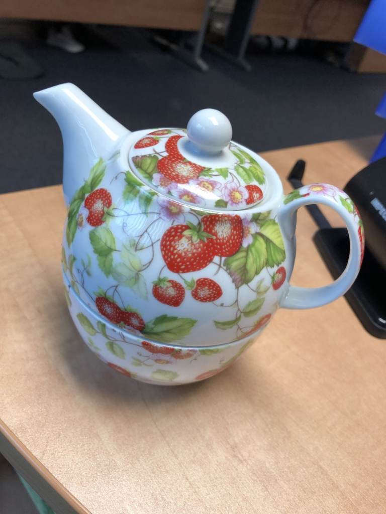 CHARLOTTE ROSE TEA POT FOR ONE