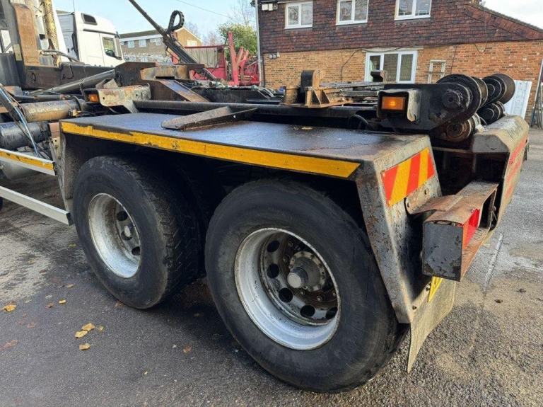 2009 SCANIA P380 8X4 HOOK LOADER