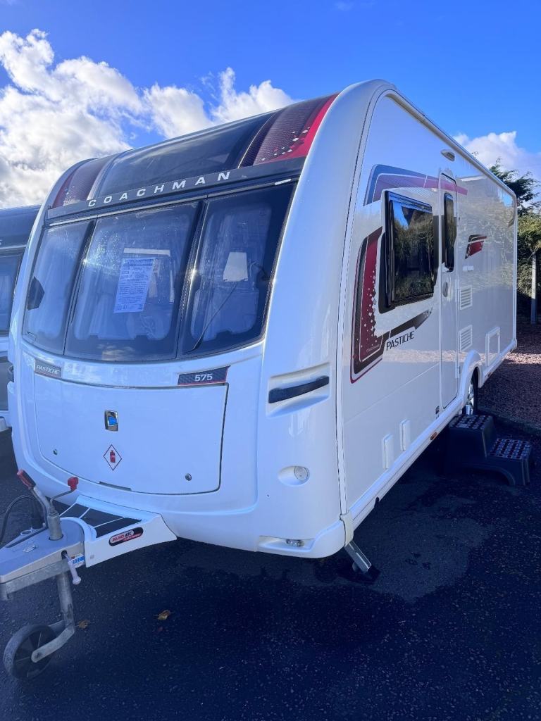 Coachman Pastiche 575, Yr.2018, Fixed Island bed, mover, awning 