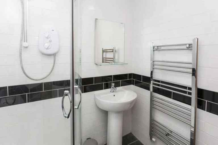 Spacious 7 bed (all doubles), 2 bathroom student house located in Cathays. 