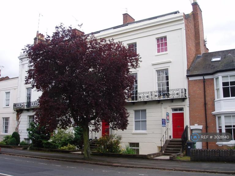 1 bedroom flat in Leam Terrace, Leamington Spa, CV31 (1 bed) (#3028140)