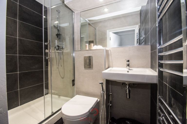 Large Bedroom situated in a well Victorian style building, Sale Place, Paddington, W2.-Ref: 1644