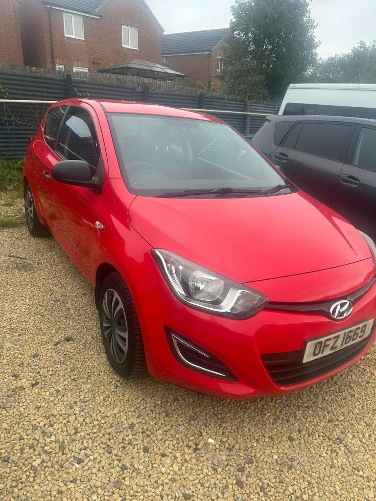  2013 Hyundai i20 classic low miles fsh £35 tax