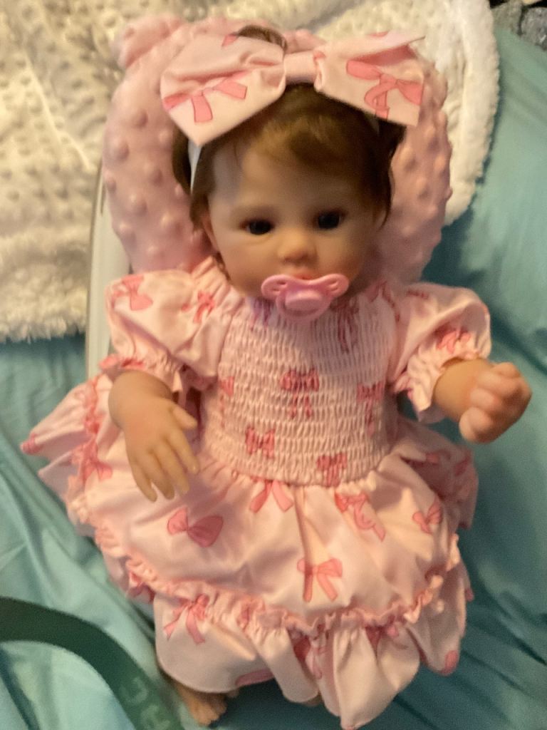 BABY REBORN DOLL REALLY BEAUTIFUL NEW AT VERY LOW PRICE AS GOING TO GOOD CAUSE