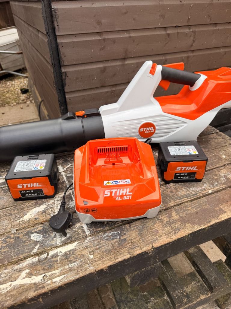 Stihl Blower 36v high powered garden tool 2 batteries fast charger 