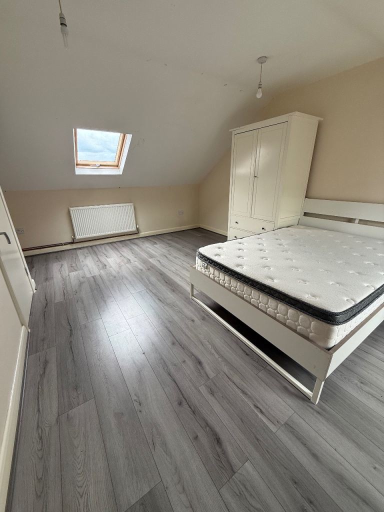 Fully Furnished Double Room Available