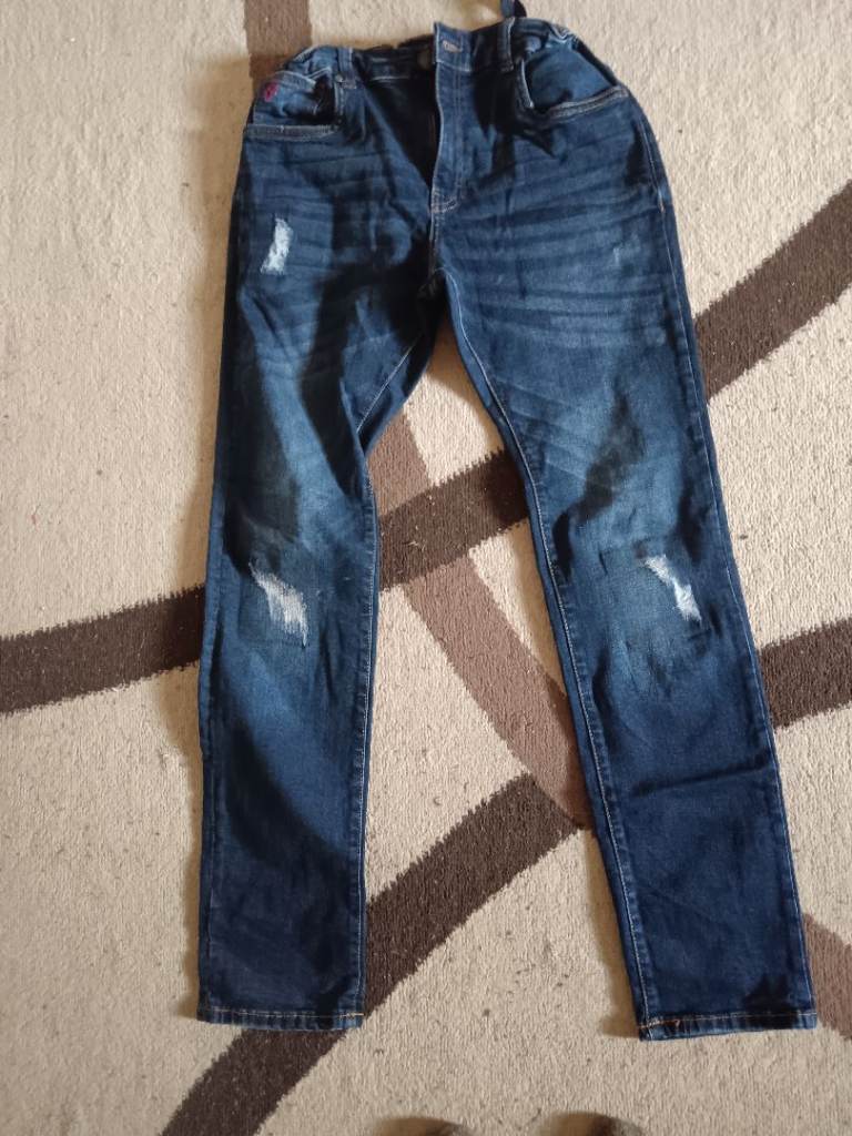 Kids Distressed Blue Jeans – Good Condition