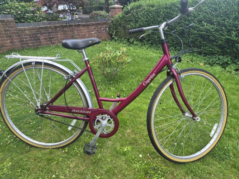 Raleigh Caprice City Bike - Red, Women's Commuter Cycle