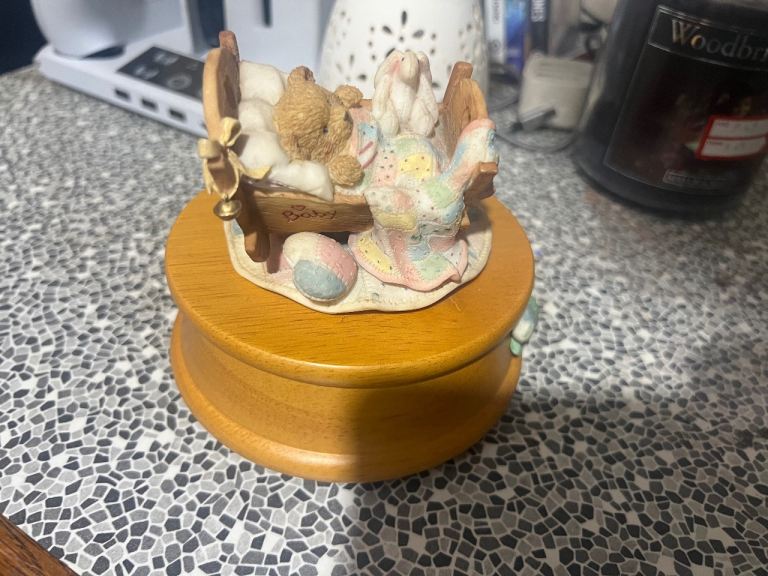 Cradle with love music box rare