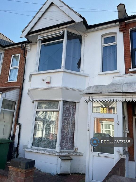 4 bedroom house in Hatherley Gardens, London, E6 (4 bed) (#2873786)