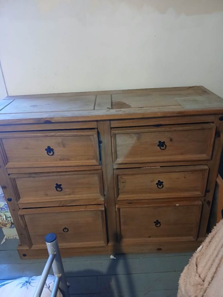Chest of drawers 