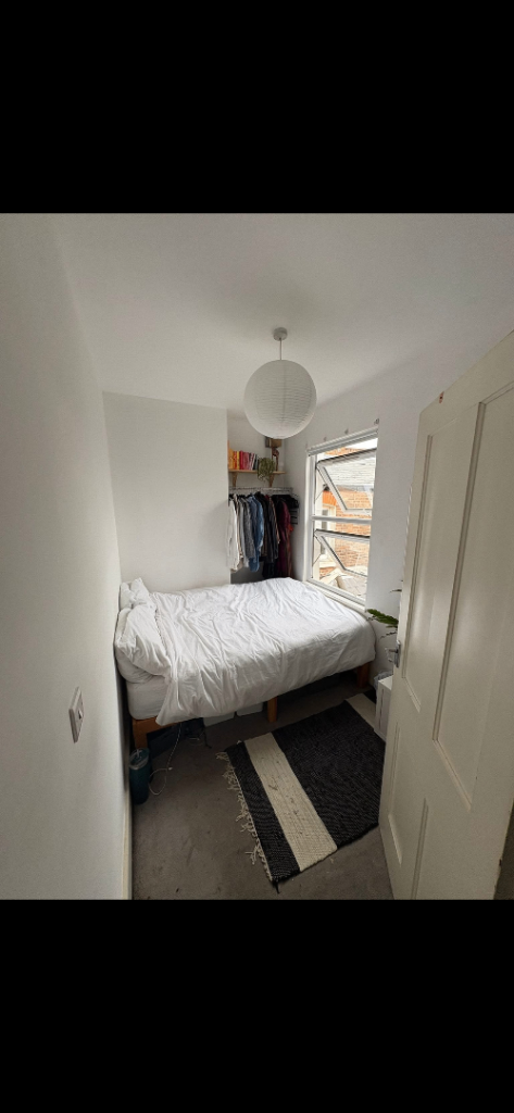 Double wooden bedframe