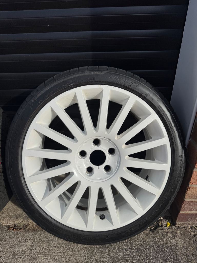 Genuine 18" Ford ST220 Alloy Wheels & Tyres - Set of 4 (Powder Coated White)