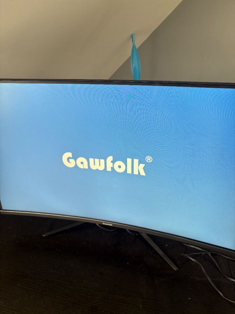 Gawfolk Curved Smart TV – Good Condition