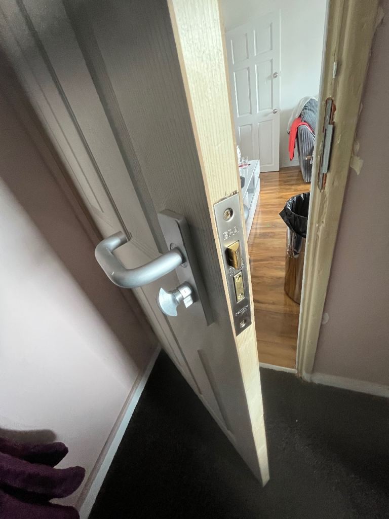 Reliable Locksmith & Window Repair Specialist