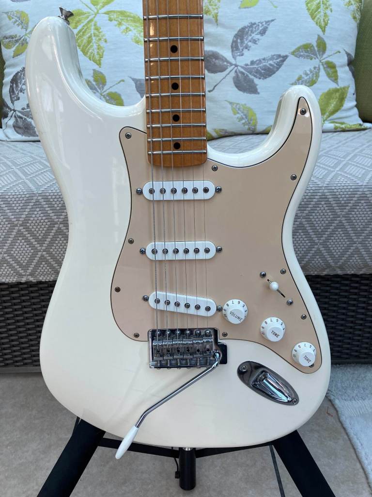 2014 Fender Stratocaster (Mexico) - Olympic White