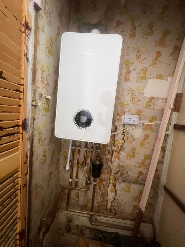 Boiler install / Best quote in the town / Highly recommanded / Heating systems Install 
