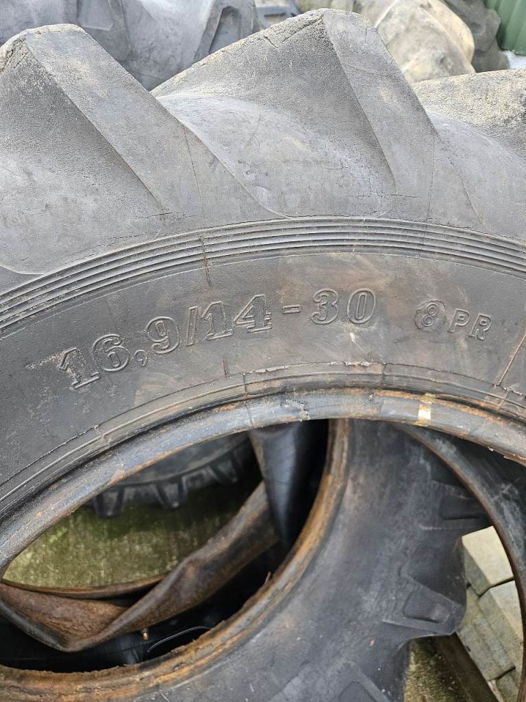 Tractor tyres 