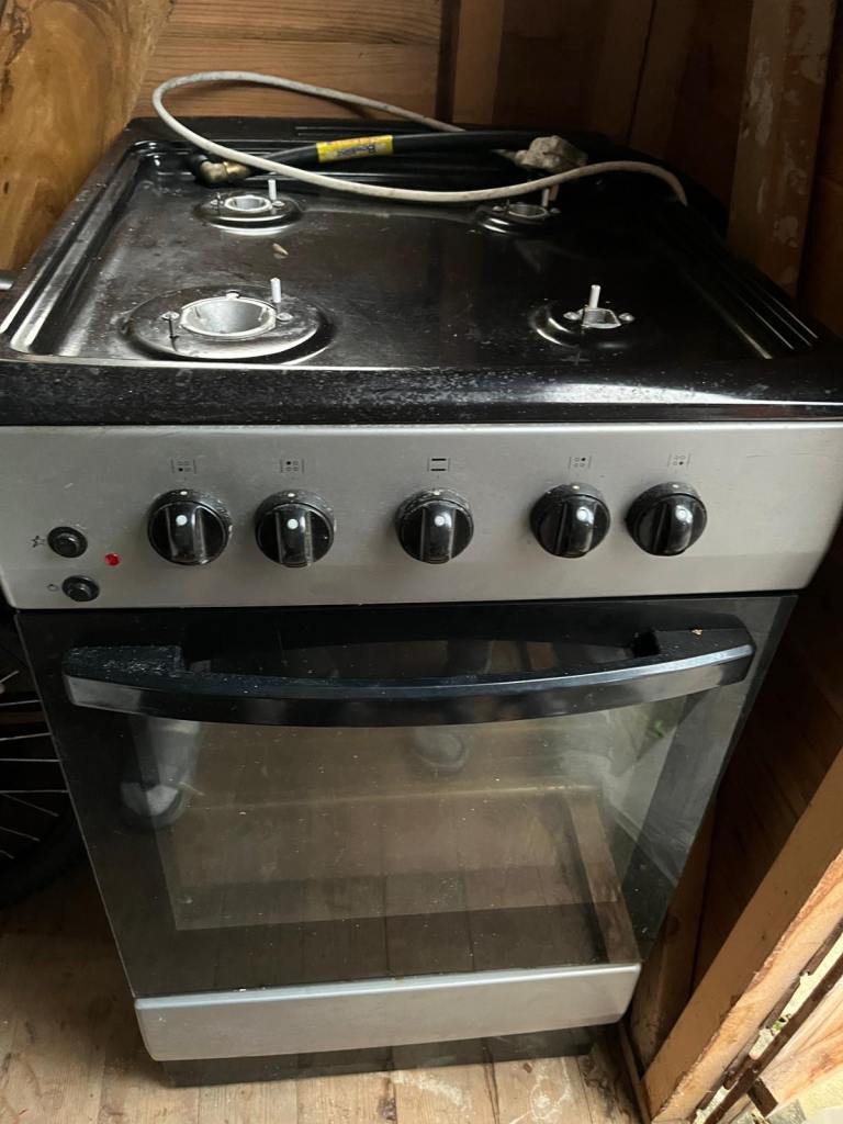 Black and silver Gas cooker