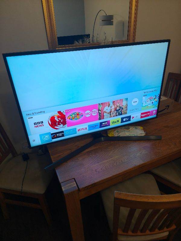 Samsung UE43RU7400 43 Inch 4K UHD HDR LED Smart TV