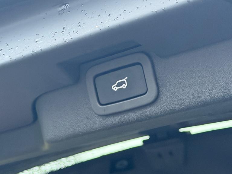 2017 Land Rover Discovery 3.0 TDV6 HSE Automatic 4WD Euro 6 5dr SUV Diesel Automatic