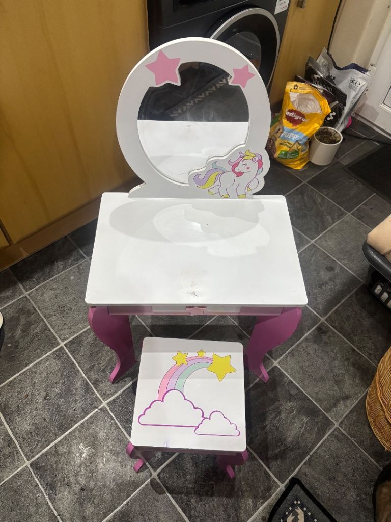 Free Little Girls Dressing Table