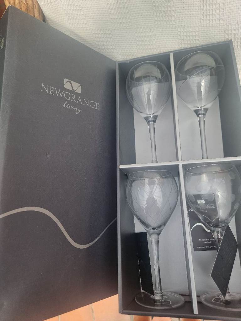 NEWGRANGE Living Set of 4 Wine Glasses – Brand New in Box