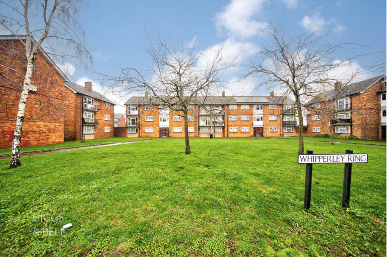 two  bed room ground floor flat available to rent