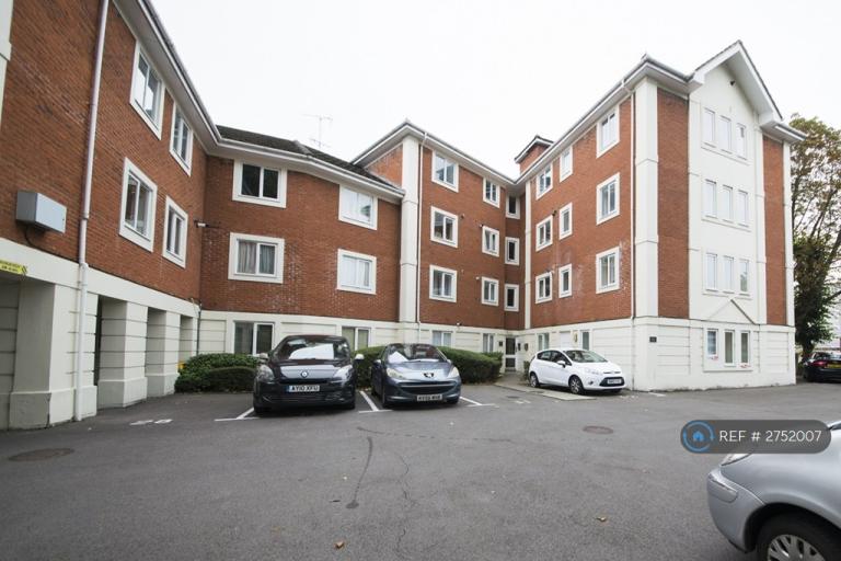 2 bedroom flat in Shelley Court, Reading, RG1 (2 bed) (#2752007)
