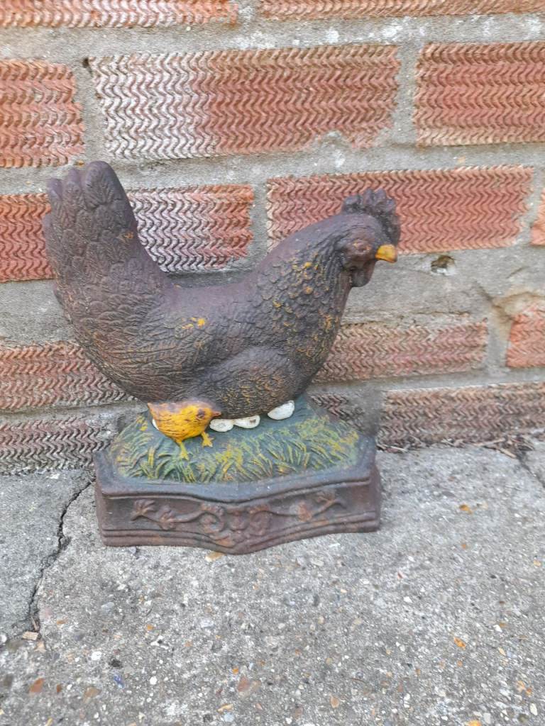 Heavy Cast Iron Hen & Chick Garden Ornament