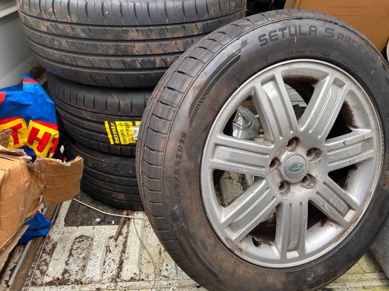 Set of 4 Landrover tyres and rims