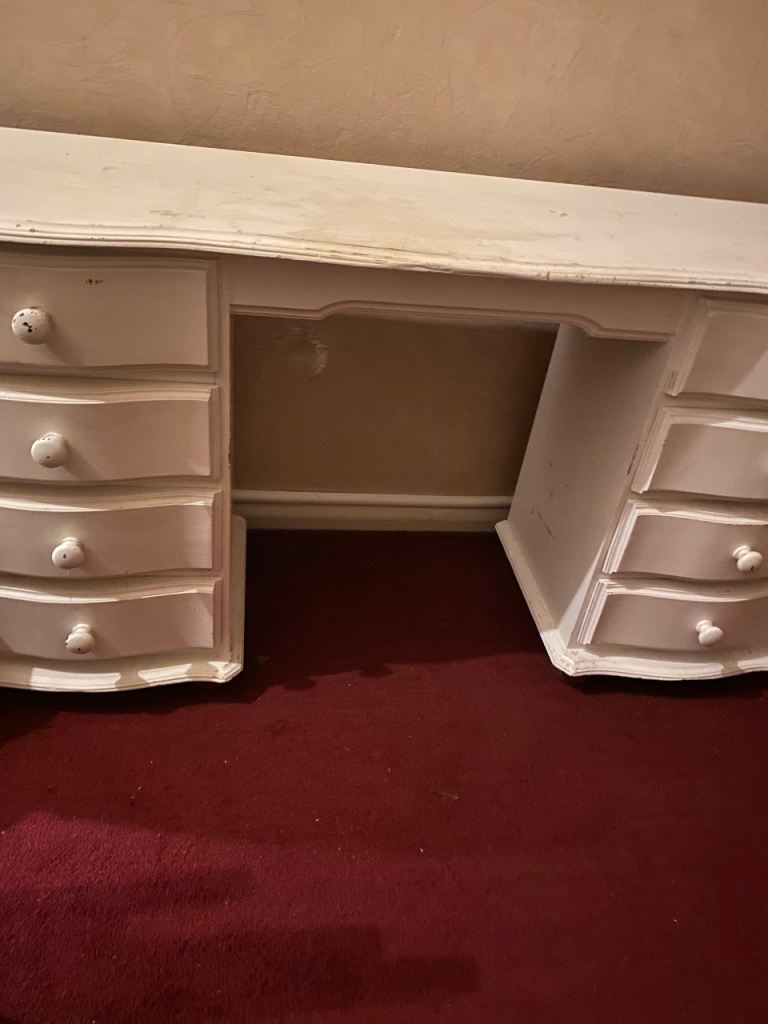 Dressing table