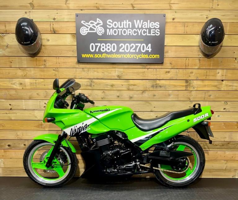 Kawasaki GPZ500 : 2001 model : only 15,883 miles 