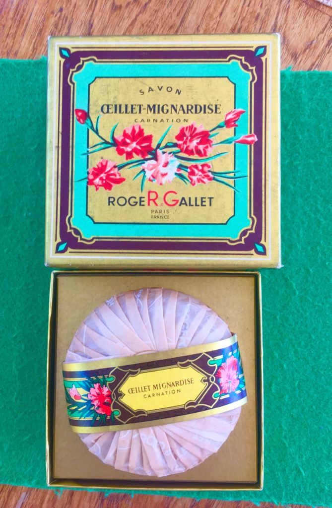 Roger & Gallet vintage boxed Oeillet-Magnardise carnation soap.