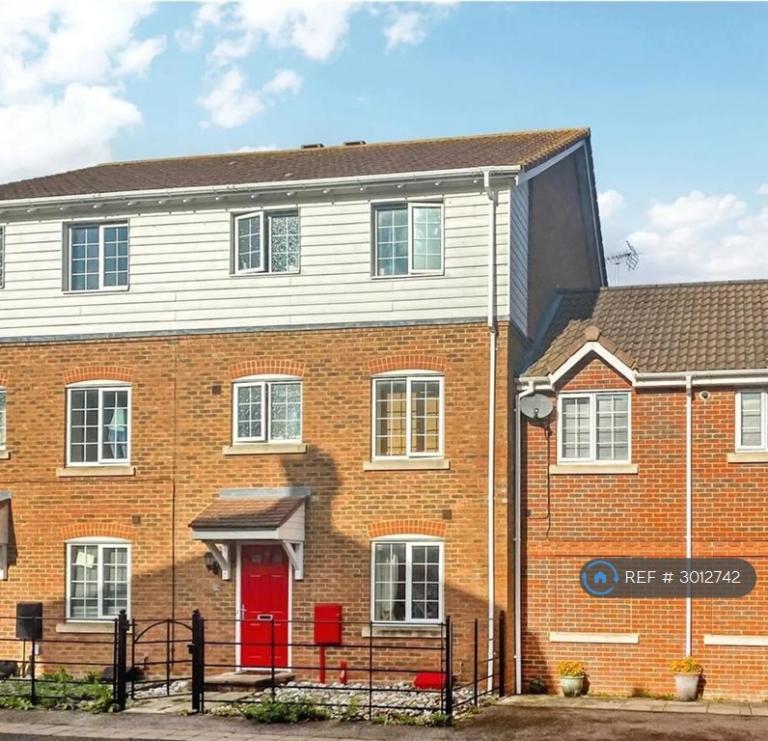 5 bedroom house in Moonstone Square, Sittingbourne, ME10 (5 bed) (#3012742)