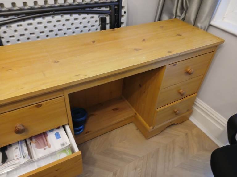 Solid wood sewing table