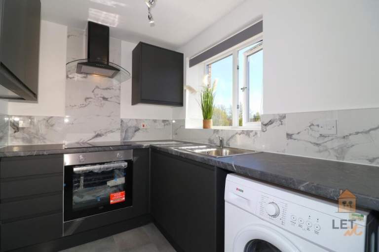 Flat for Rent near Royal Alexandria Hospital