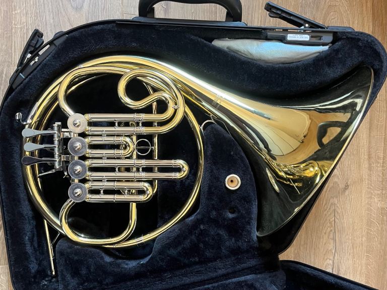 Yamaha YHR-322II Single B-Flat French Horn with Case – Good Condition