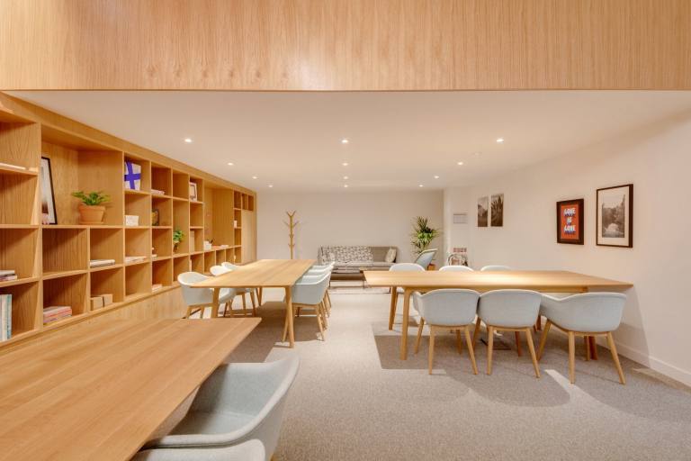 Slough - SL1 1FQ \ Private Office with 4 Desks