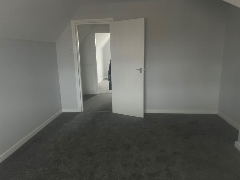 Three furnished double bedrooms available now 