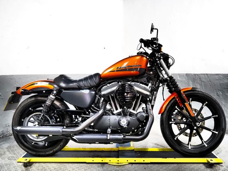 69 Harley-Davidson XL 883 N IRON 20 Vance & Hines pipes ,stunning colour 