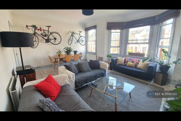 3 bedroom flat in Gleneagle Road, London, SW16 (3 bed) (#2998320)