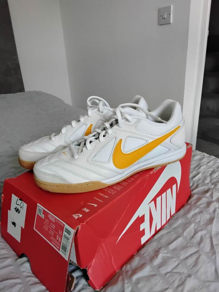 Nike gato uk size 8.5 