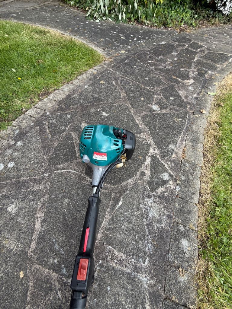 Makita long reach hedge trimmers. 