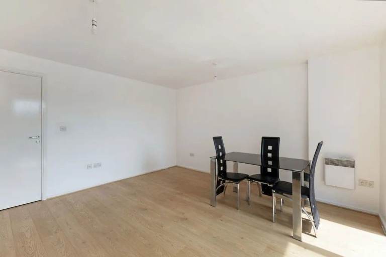 2 Bed Flat, Westgate House, TW7 4AS