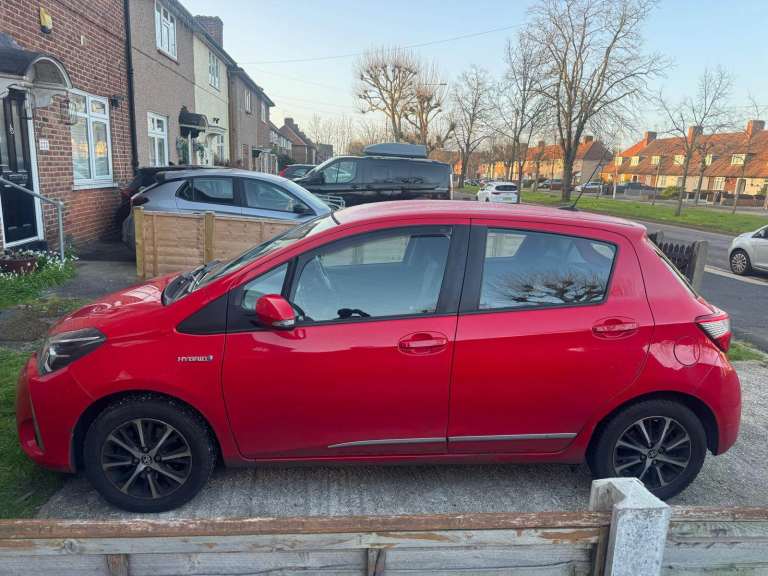 Save on Fuel! 1.5L Hybrid Hatchback, Automatic, Low Mileage!”