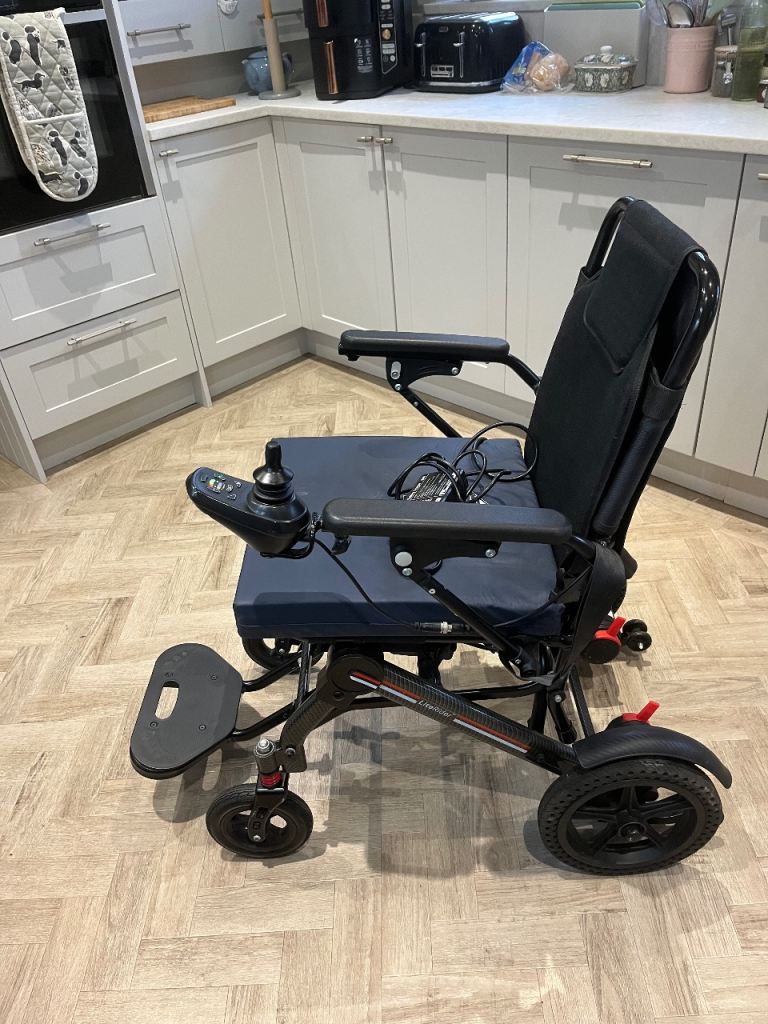 Lightweight folding wheelchair carbon fibre looking 