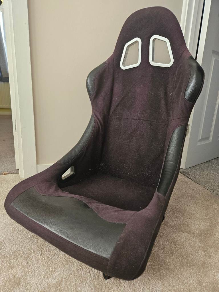 Racing seat for trackday car or sim racing