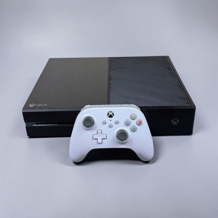 Xbox One Console with White Controller – Good Condition